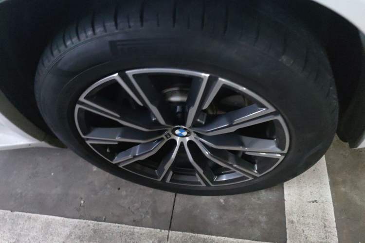 Used BMW X5 2019 xDrive40i M Sport Package Right Front Wheel Hub