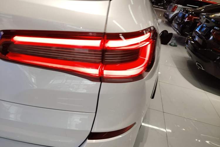 Used BMW X5 2019 xDrive40i M Sport Package Right Rear Taillight