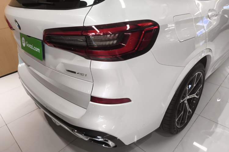 Used BMW X5 2019 xDrive40i Luxury Model with M Sport Package Right Rear Taillight