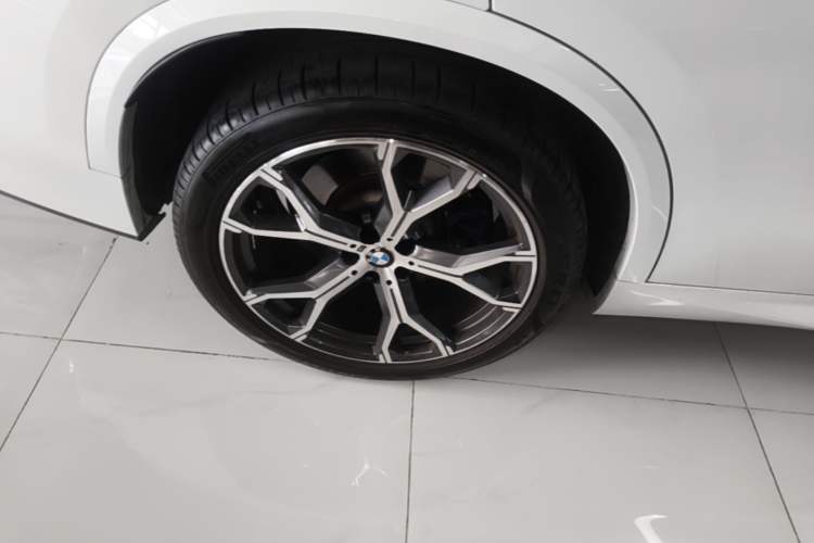 Used BMW X5 2019 xDrive40i Luxury Model with M Sport Package Right Rear Wheel Hub