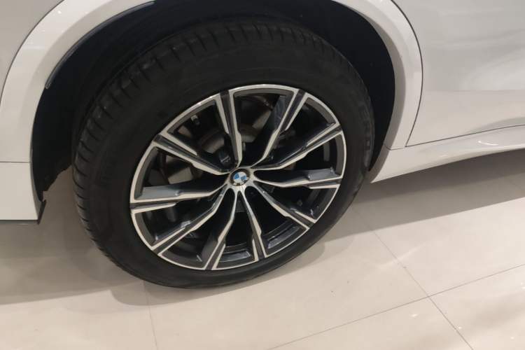 Used BMW X5 2019 xDrive40i M Sport Package Right Rear Wheel Hub