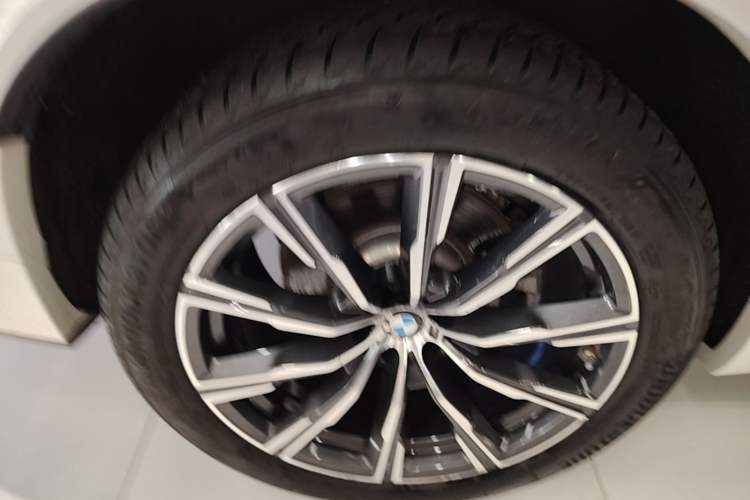 Used BMW X5 2019 xDrive40i M Sport Package Right Rear Wheel Hub