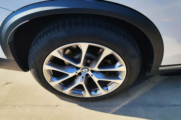 Used BMW X5 2019 xDrive30i X Design Package Right Rear Wheel Hub
