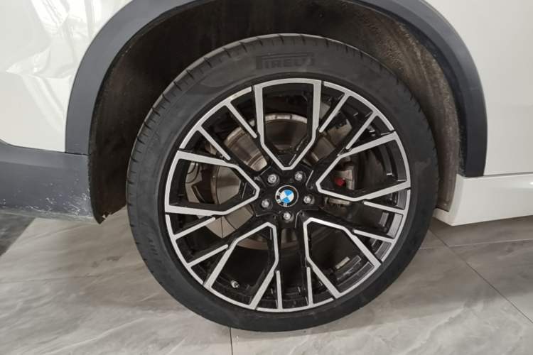 Used BMW X5 2019 xDrive40i M Sport U.S. specification Right Rear Wheel Hub
