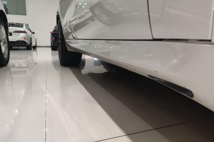 Used BMW X5 2019 xDrive40i M Sport Package Right Side Sill