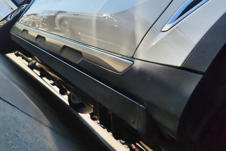 Used BMW X5 2019 xDrive30i X Design Package Right Side Sill
