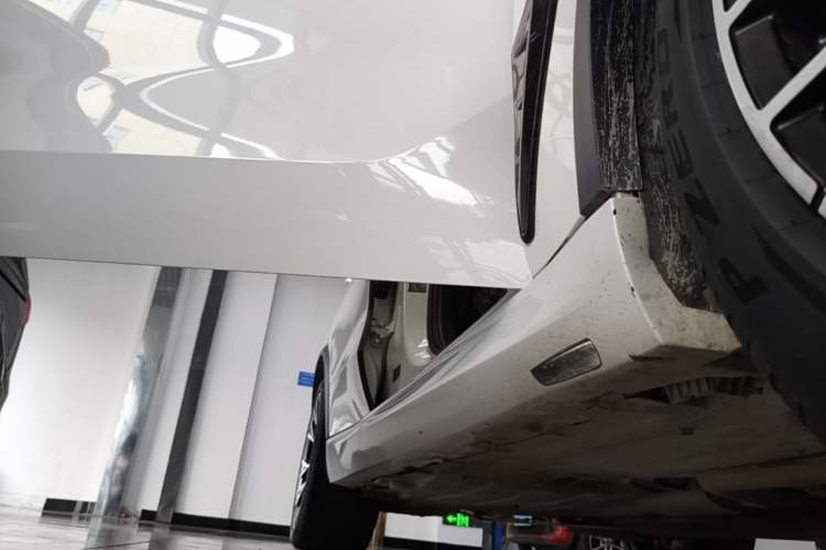 Used BMW X5 2019 xDrive40i M Sport U.S. specification Right Side Sill