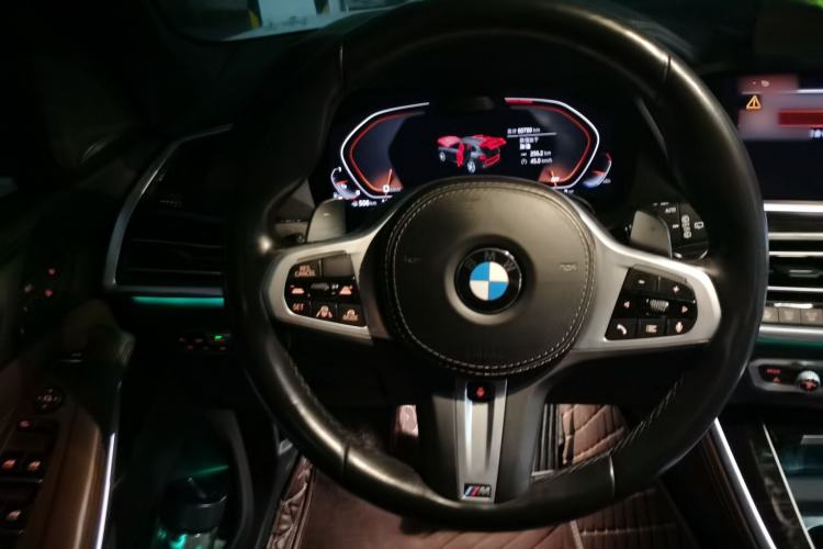 Used BMW X5 2019 xDrive40i Luxury Model with M Sport Package Steering Wheel