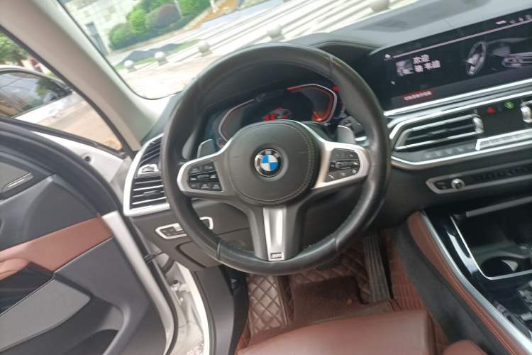 Used BMW X5 2019 xDrive40i Luxury Model with M Sport Package Steering Wheel