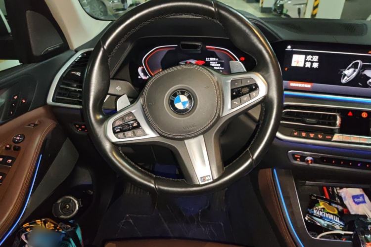 Used BMW X5 2019 xDrive40i Luxury Model with M Sport Package Steering Wheel