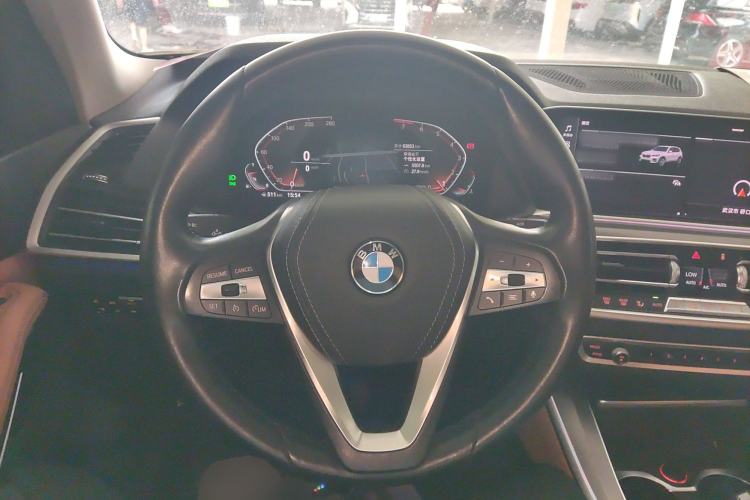 Used BMW X5 2019 xDrive40i XLine 19-inch wheels Middle East version Steering Wheel