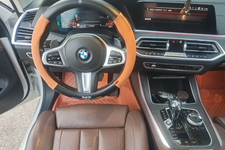 Used BMW X5 2019 xDrive40i Luxury Model with M Sport Package Steering Wheel