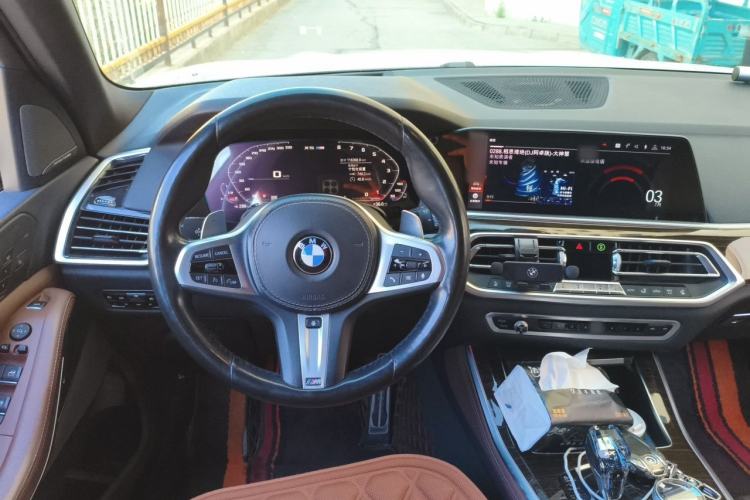Used BMW X5 2019 xDrive40i Luxury Model with M Sport Package Steering Wheel