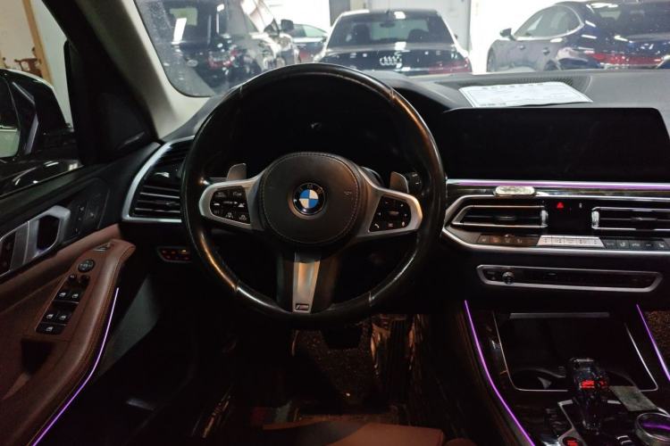 Used BMW X5 2019 xDrive40i Luxury Model with M Sport Package Steering Wheel