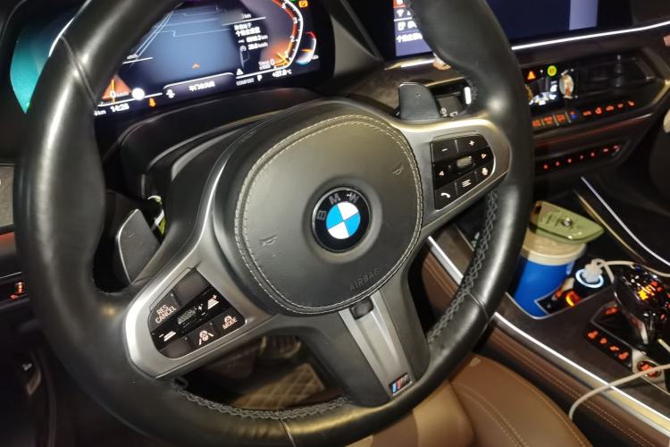 Used BMW X5 2019 xDrive40i Luxury Model with M Sport Package Steering Wheel