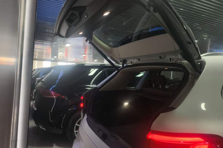 Used BMW X5 2019 xDrive40i M Sport Package Trunk