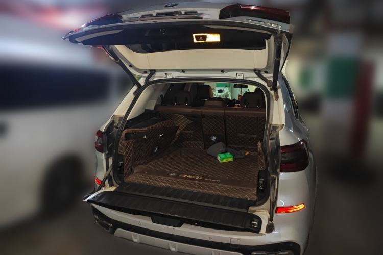 Used BMW X5 2019 xDrive40i M Sport Package Trunk