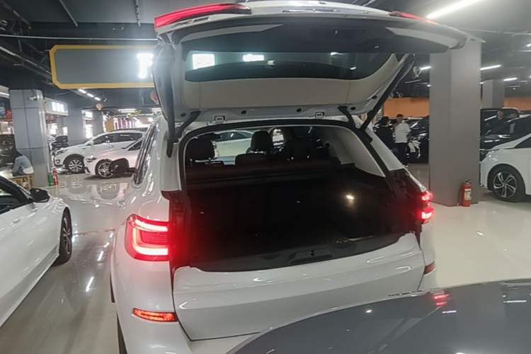 Used BMW X5 2019 xDrive40i M Sport Package Trunk