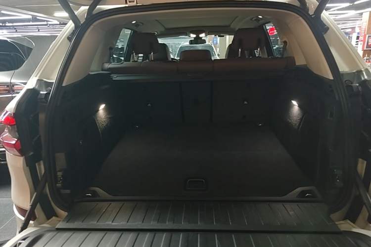 Used BMW X5 2019 xDrive40i M Sport Package Trunk