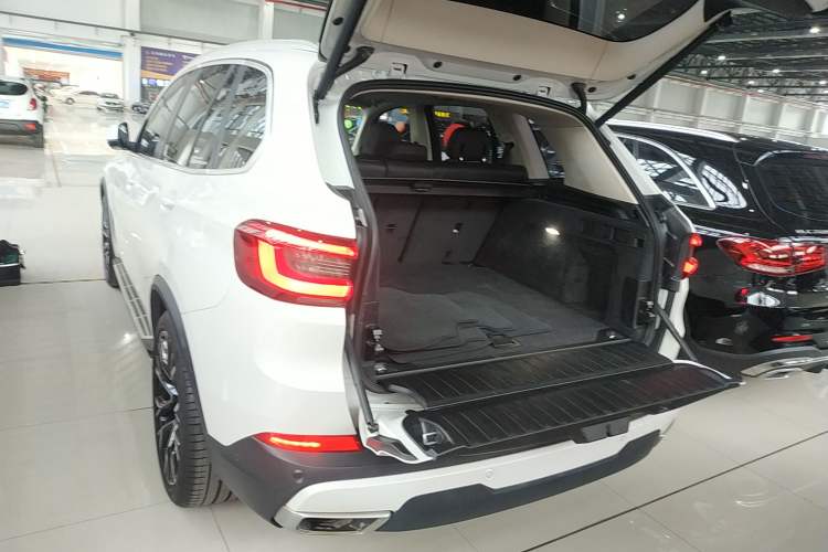 Used BMW X5 2019 xDrive40i M Sport Package Trunk