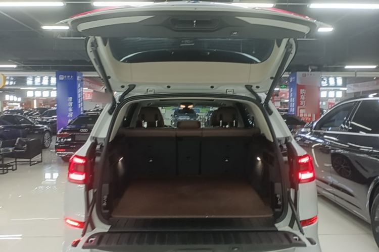 Used BMW X5 2019 xDrive40i M Sport Package Trunk