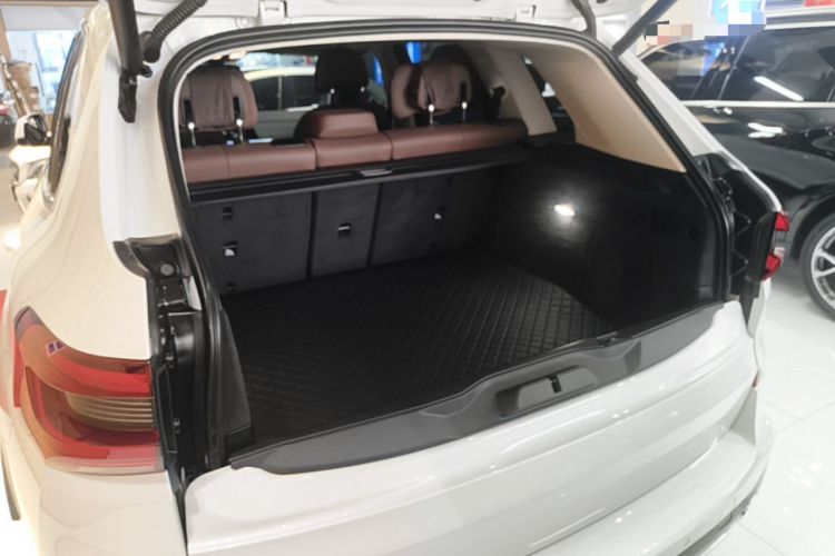 Used BMW X5 2019 xDrive40i Luxury Model with M Sport Package Trunk
