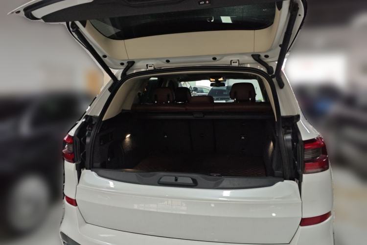 Used BMW X5 2019 xDrive40i Luxury Model with M Sport Package Trunk