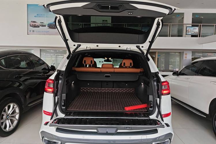 Used BMW X5 2019 xDrive40i M Sport U.S. specification Trunk