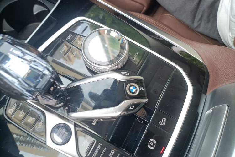 Used BMW X5 2019 xDrive40i Luxury Model with M Sport Package Vehicle Key