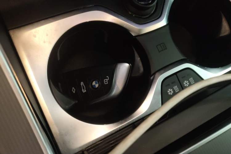 Used BMW X5 2019 xDrive40i Standard 19-inch wheels U.S. specification Vehicle Key