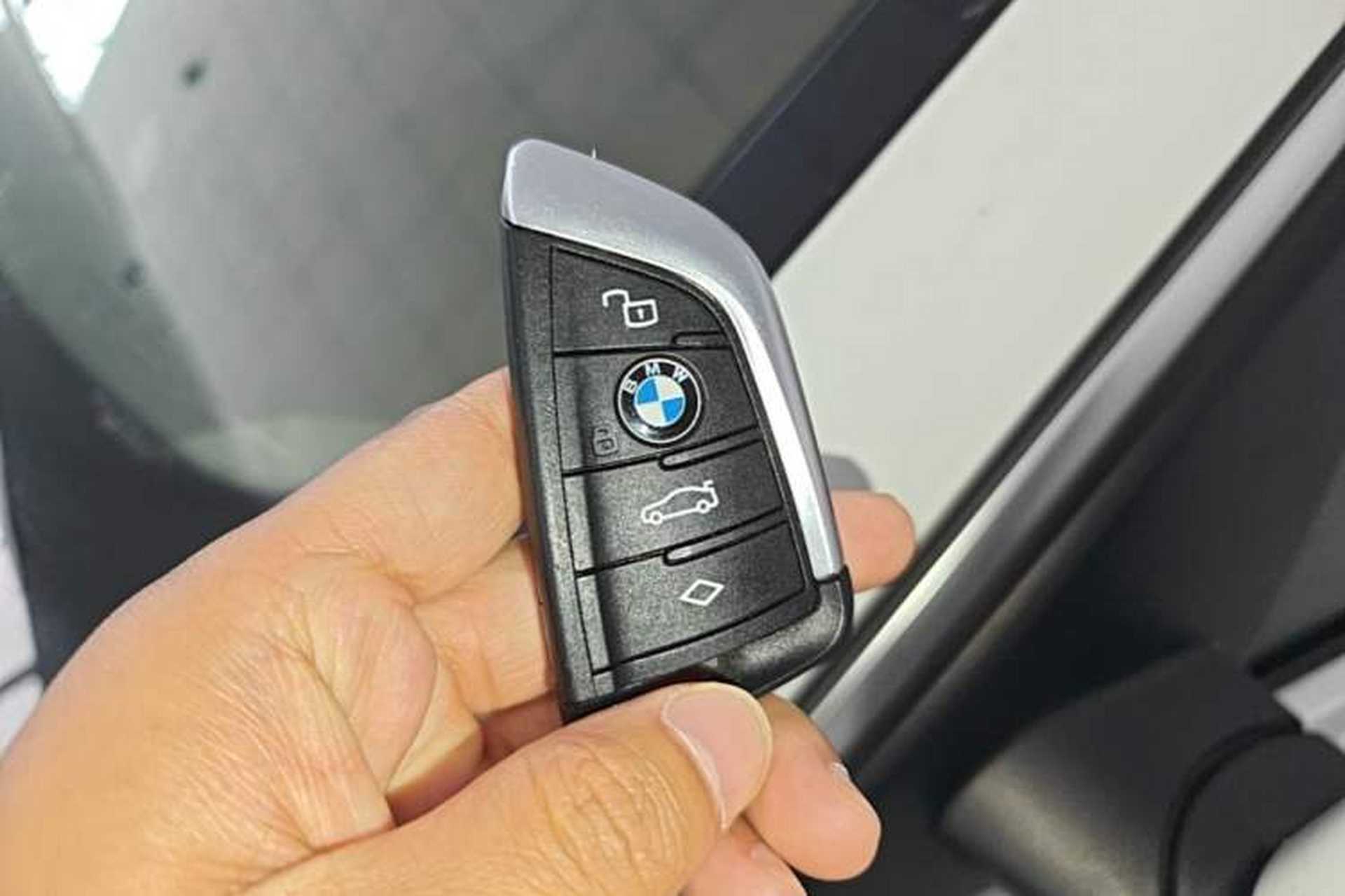 Used BMW X5 2019 xDrive40i Standard 19-inch wheels U.S. specification Vehicle Key