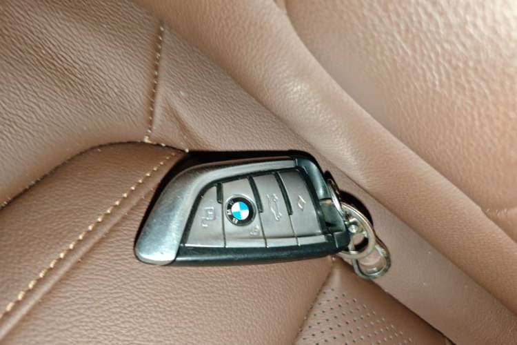 Used BMW X5 2019 xDrive40i Luxury Model with M Sport Package Vehicle Key