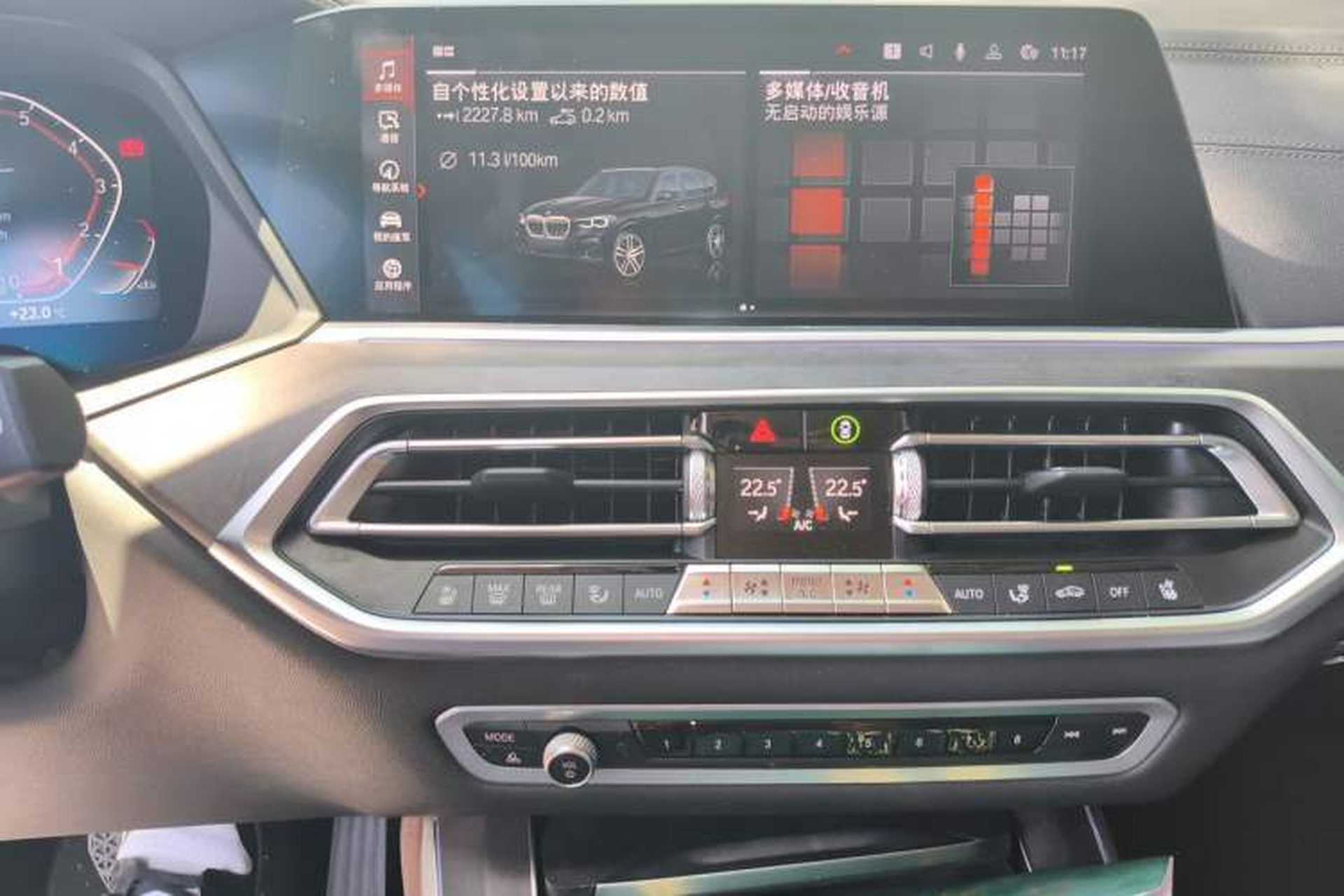 Used BMW X5 2020 xDrive40i Luxury Model with M Sport Package Audio And AC Panel