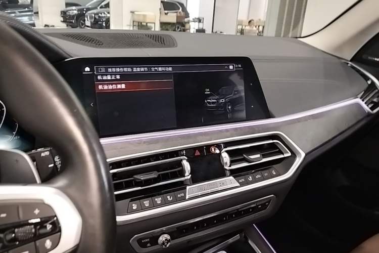 Used BMW X5 2020 xDrive40i Luxury Model with M Sport Package Audio And AC Panel