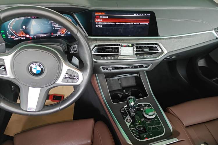 Used BMW X5 2020 xDrive40i Luxury Model with M Sport Package Audio And AC Panel