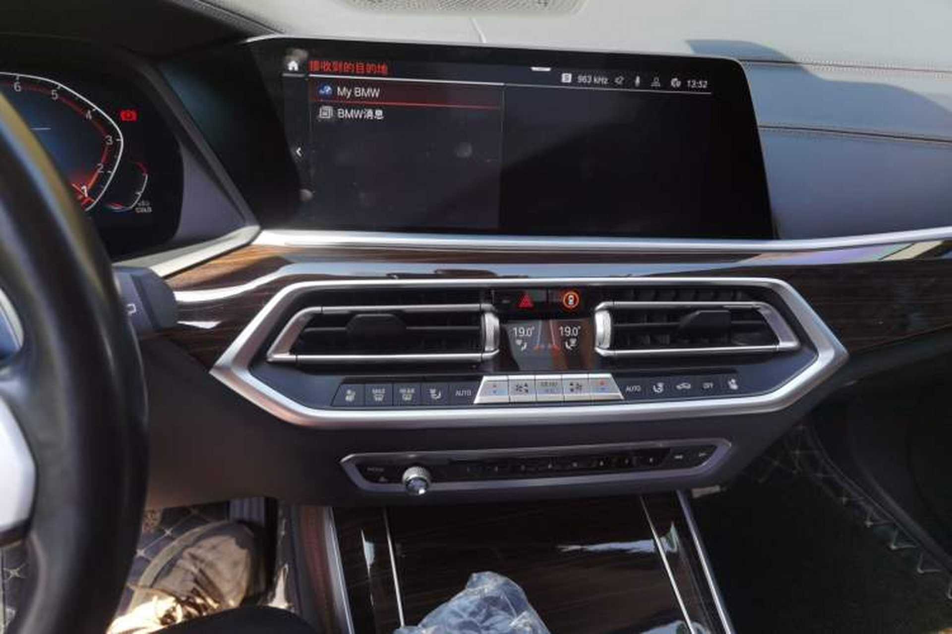 Used BMW X5 2020 xDrive40i Luxury Model with M Sport Package Audio And AC Panel