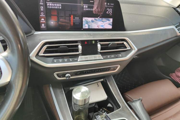 Used BMW X5 2020 xDrive40i Luxury Model with M Sport Package Audio And AC Panel