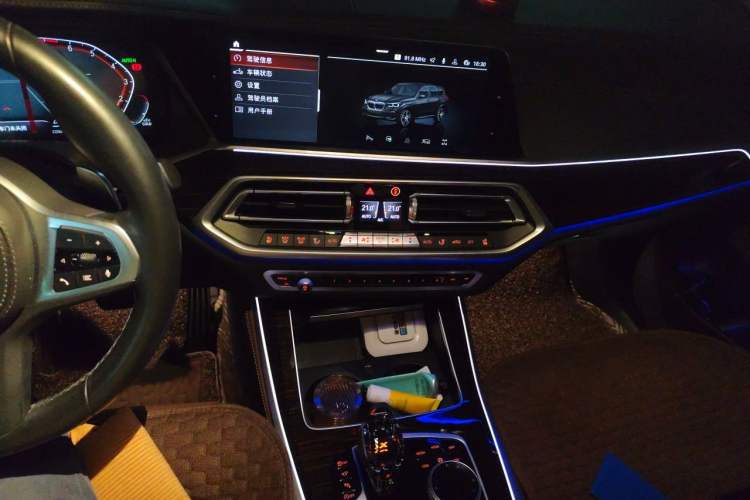 Used BMW X5 2020 xDrive40i Luxury Model with M Sport Package Audio And AC Panel