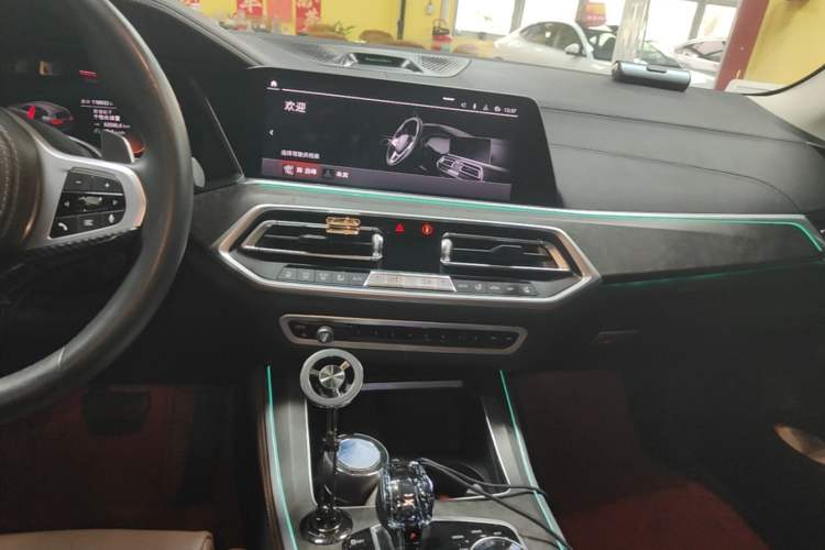 Used BMW X5 2020 xDrive40i Luxury Model with M Sport Package Audio And AC Panel