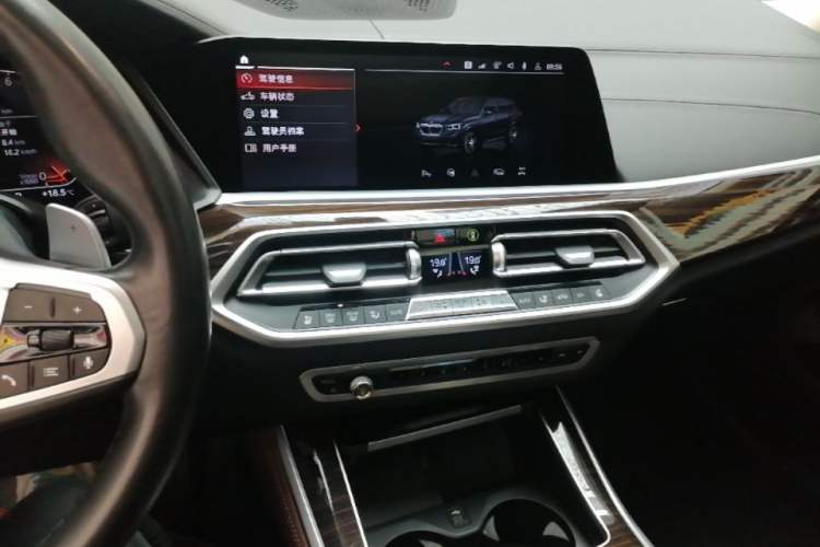 Used BMW X5 2020 xDrive40i Luxury Model with M Sport Package Audio And AC Panel