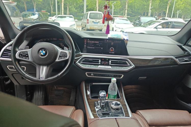 Used BMW X5 2020 xDrive40i Luxury Model with M Sport Package Center Console