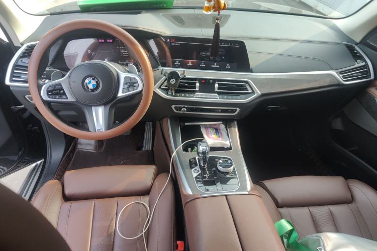 Used BMW X5 2020 xDrive40i Luxury Model with M Sport Package Center Console