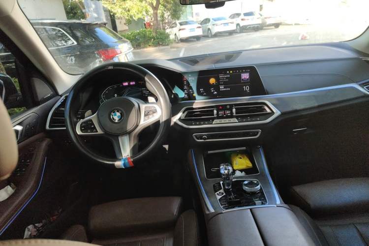 Used BMW X5 2020 xDrive40i Luxury Model with M Sport Package Center Console
