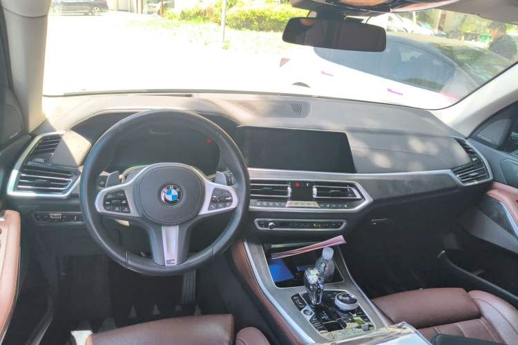 Used BMW X5 2020 xDrive40i Luxury Model with M Sport Package Center Console