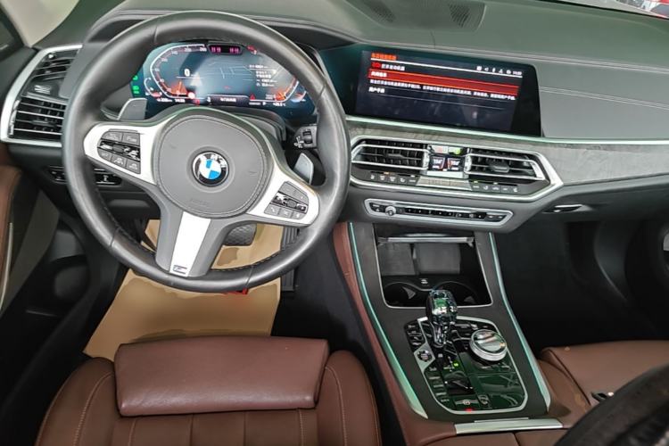 Used BMW X5 2020 xDrive40i Luxury Model with M Sport Package Center Console