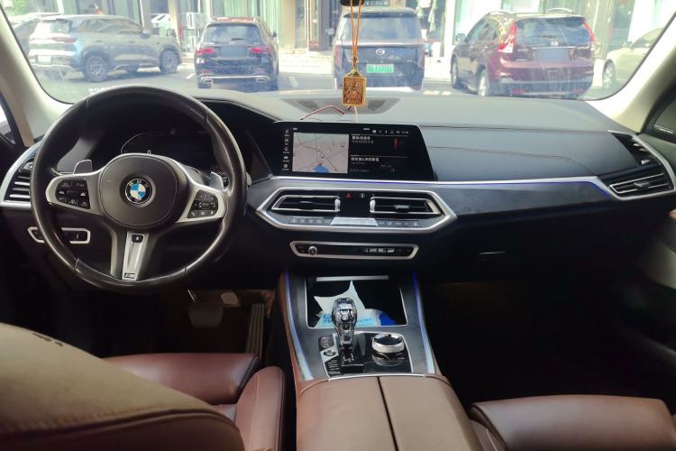 Used BMW X5 2020 xDrive40i Luxury Model with M Sport Package Center Console