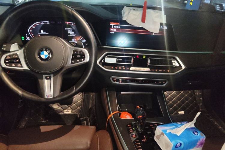 Used BMW X5 2020 xDrive40i Luxury Model with M Sport Package Center Console