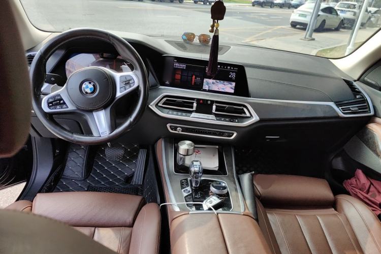 Used BMW X5 2020 xDrive40i Luxury Model with M Sport Package Center Console