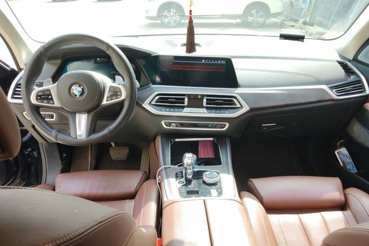 Used BMW X5 2020 xDrive40i Luxury Model with M Sport Package Center Console