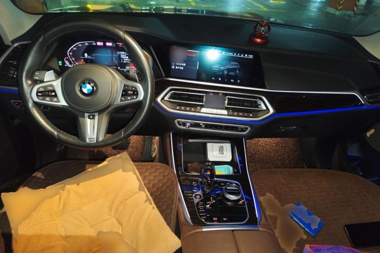 Used BMW X5 2020 xDrive40i Luxury Model with M Sport Package Center Console
